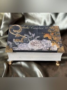 Decorative Floral Jewelry Box